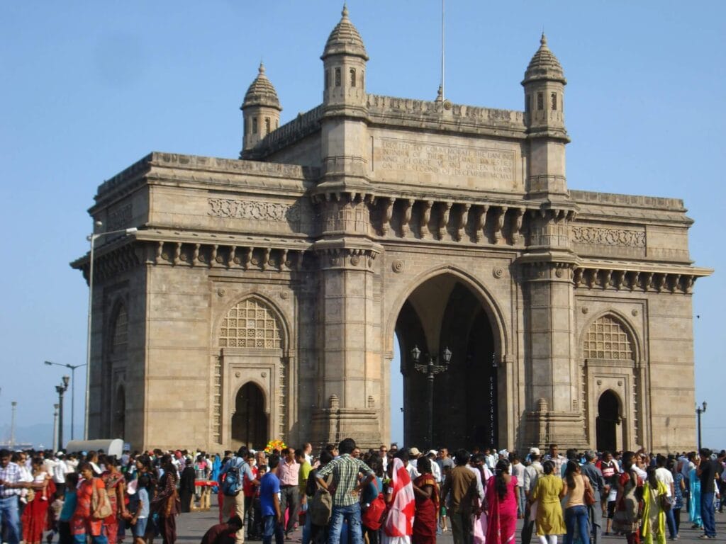 Mumbai gateway of India tourists