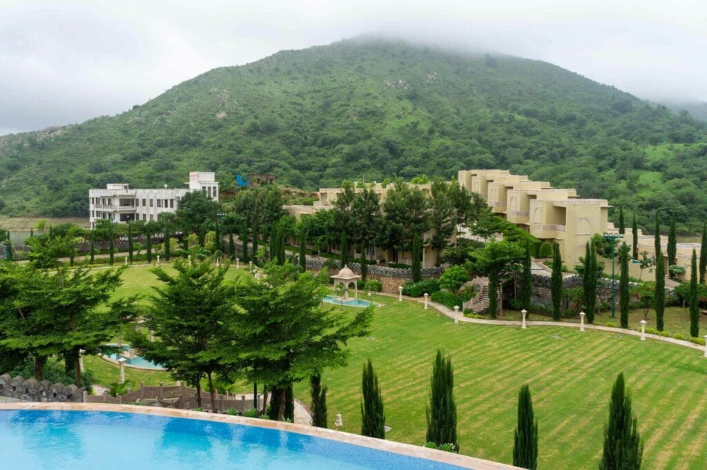 Jungle safari accommodation in India near national park