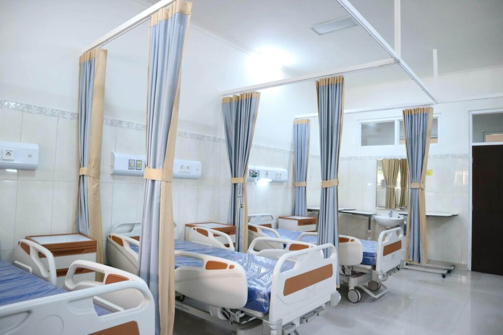 Medical treatment costs for tourists in India